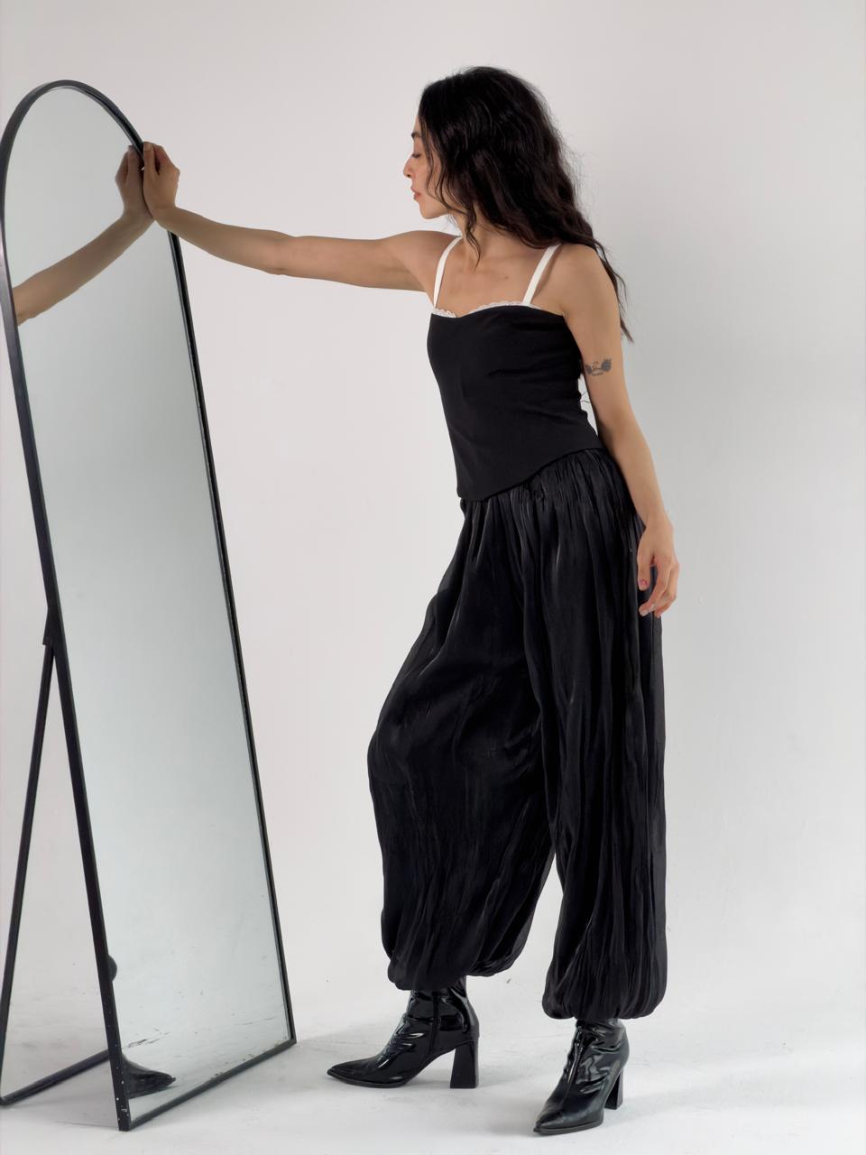The Moments Pants - Black
